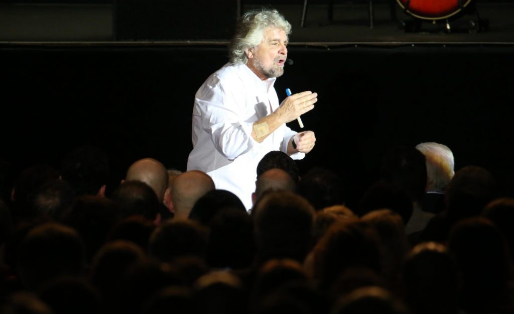 Grillo in teatro, sul palco per riprendermi libertà