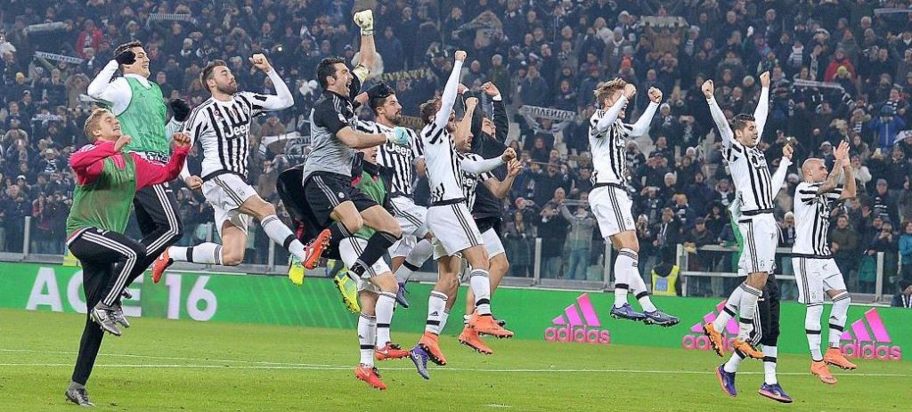 Juve-Napoli vista dal mio cortile Maria in festa, le marlboro di Anto’