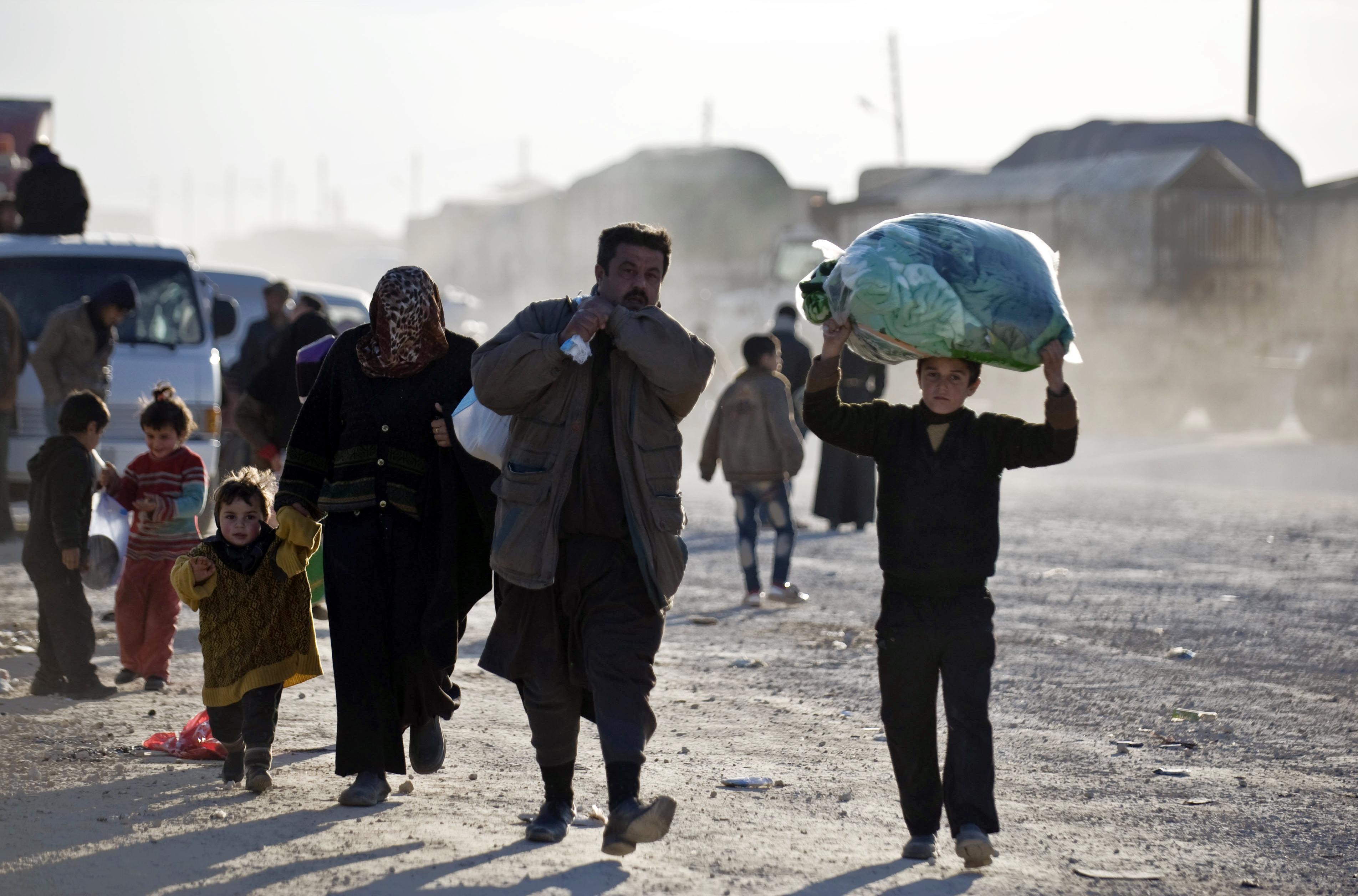SIRIA: UN MILIONE IN FUGA DAI RAID. ONU, TURCHIA APRA CONFINE