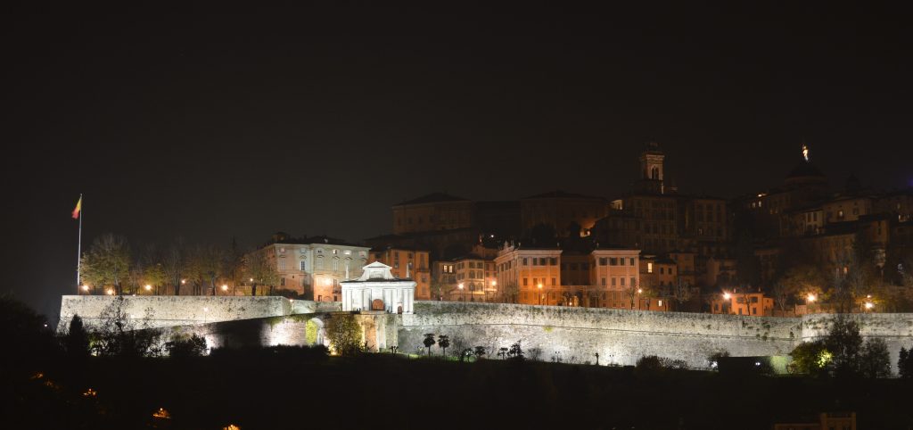 051 francesca-porto-quando-la-frenesia-del-giorno-finisce-rimane-il-silenzio-e-le-mura