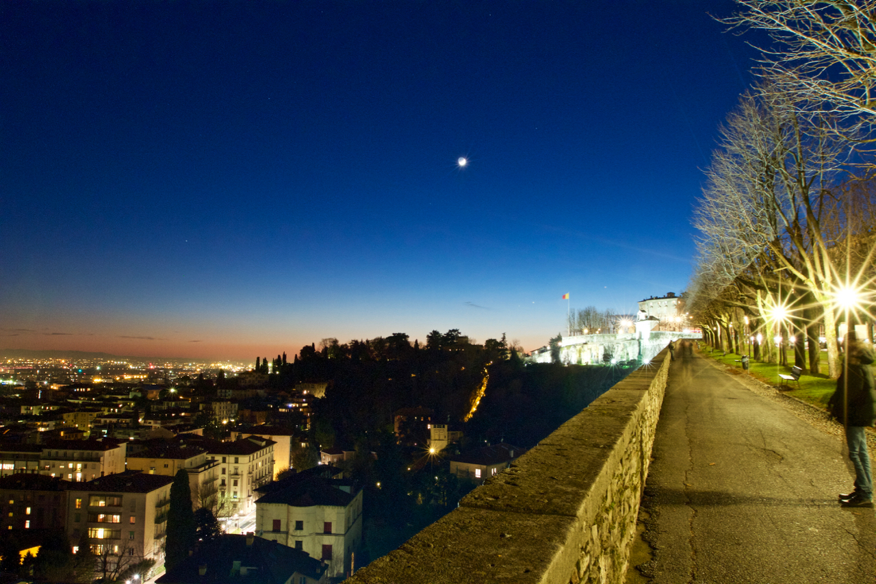 086 luca-delcarro-tramonto-sulle-mura