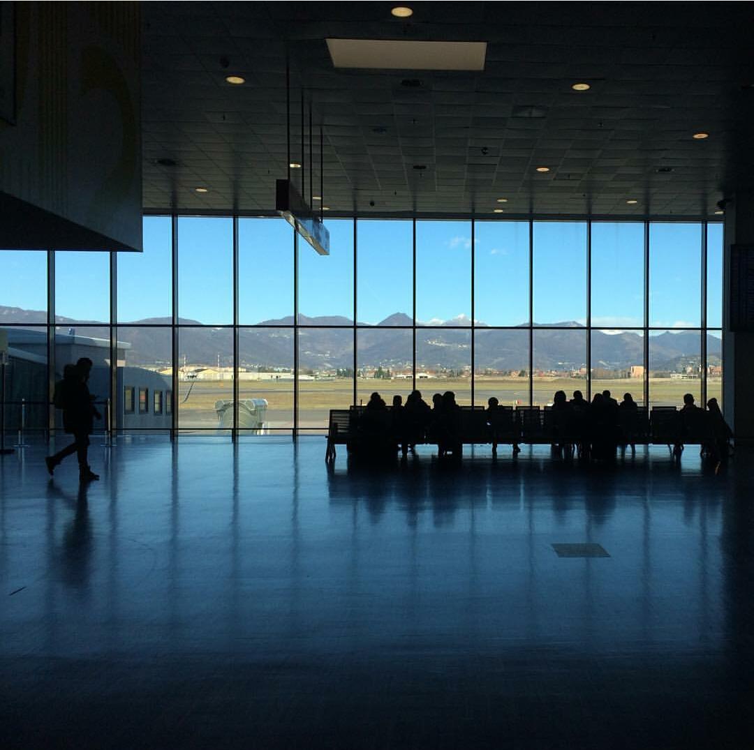 Bergamo, aeroporto di Orio, punto di arrivo, punto di partenza (@lianabonaiti)