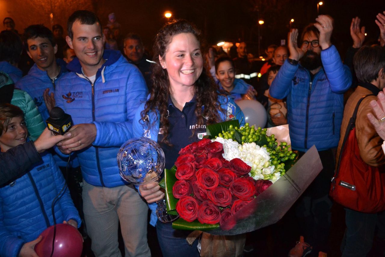 L’abbraccio di Alzano a Michela Foto e video di una serata felice