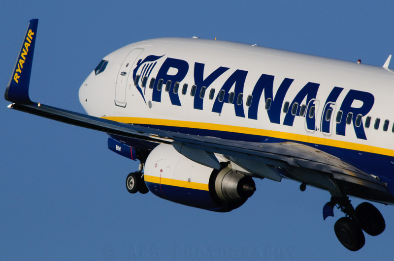 La nuova filosofia di Ryanair che ora fa soldi con la gentilezza