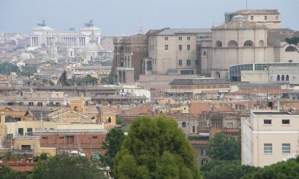 La "cuccagna" degli affitti a Roma 32 euro al mese, vista Colosseo