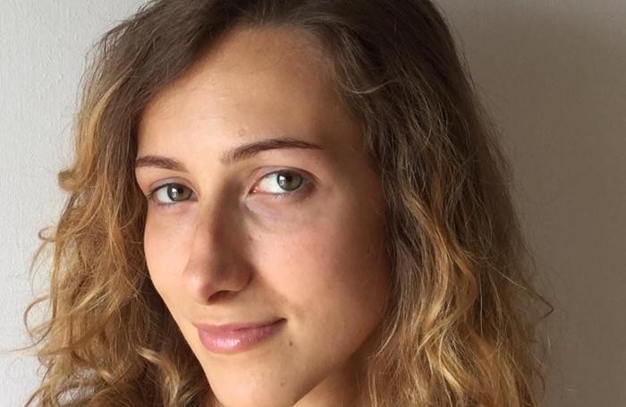 Il coraggio e la forza di Sara Non disse al padre delle martellate