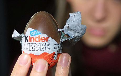 Prende l’ovetto Kinder in un negozio Lo condannano a 10 mesi di carcere