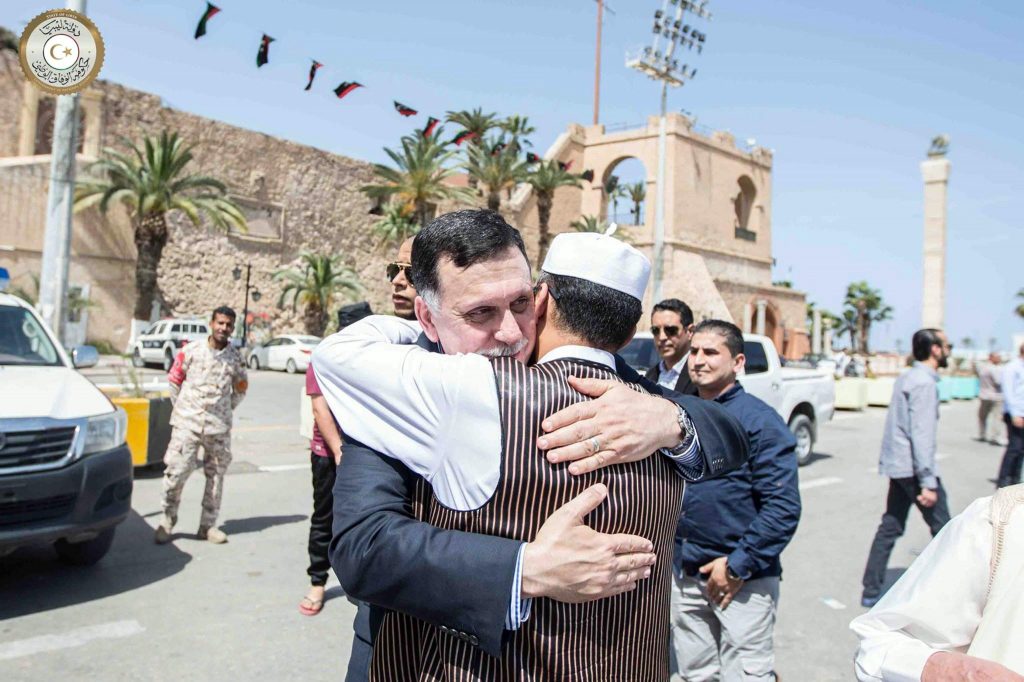 Libia: premier al Sarraj visita moschea e piazza dei Martiri a Tripoli
