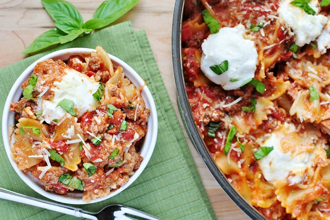 787105-650-1455548400-30-Minute-Skillet-Lasagna-One-Pot-Stovetop-Easy-Dinner-by-Five-Heart-Home_700pxScene