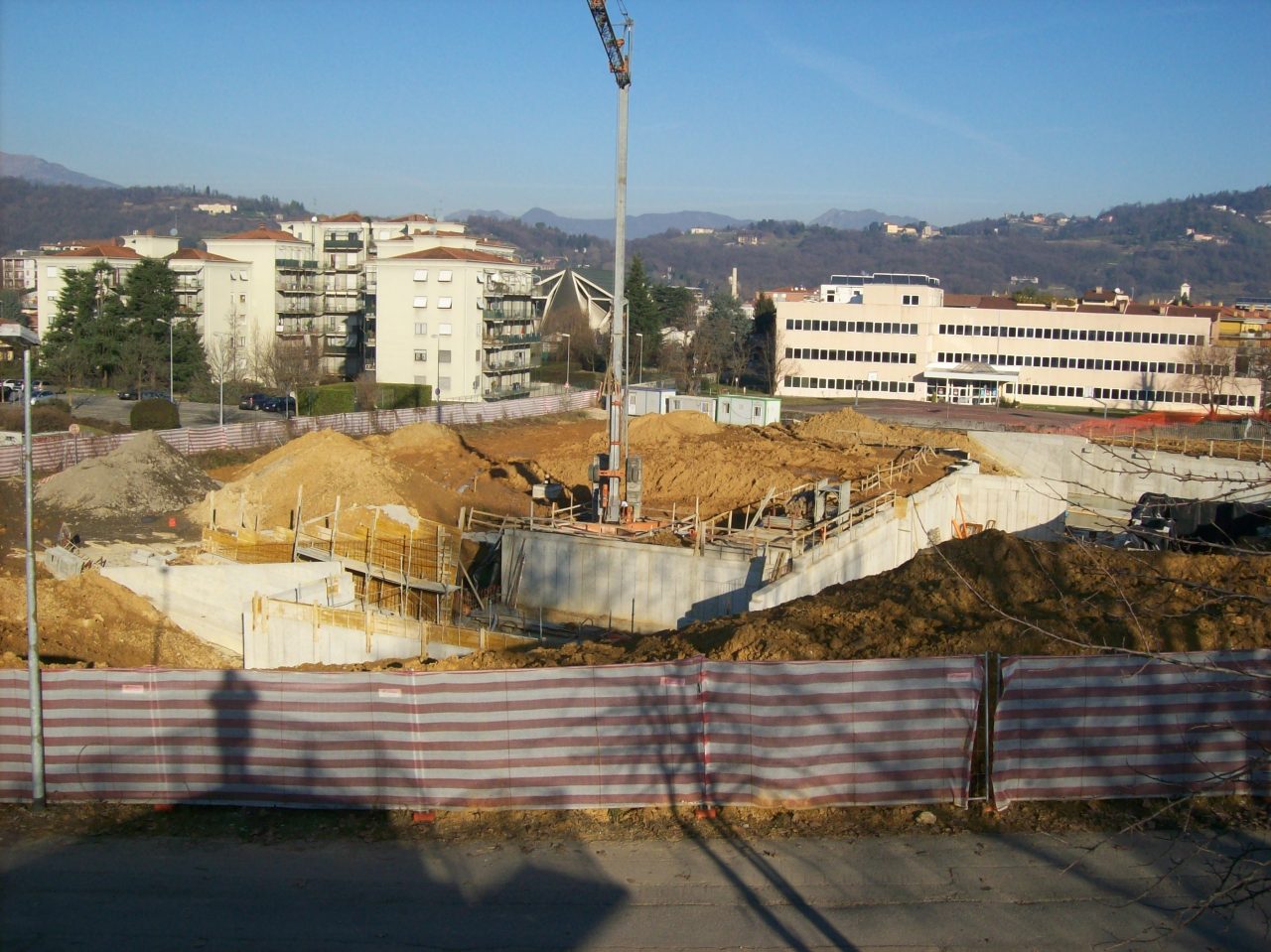 Perché si sta indagando sul cantiere della nuova Montessori a Longuelo
