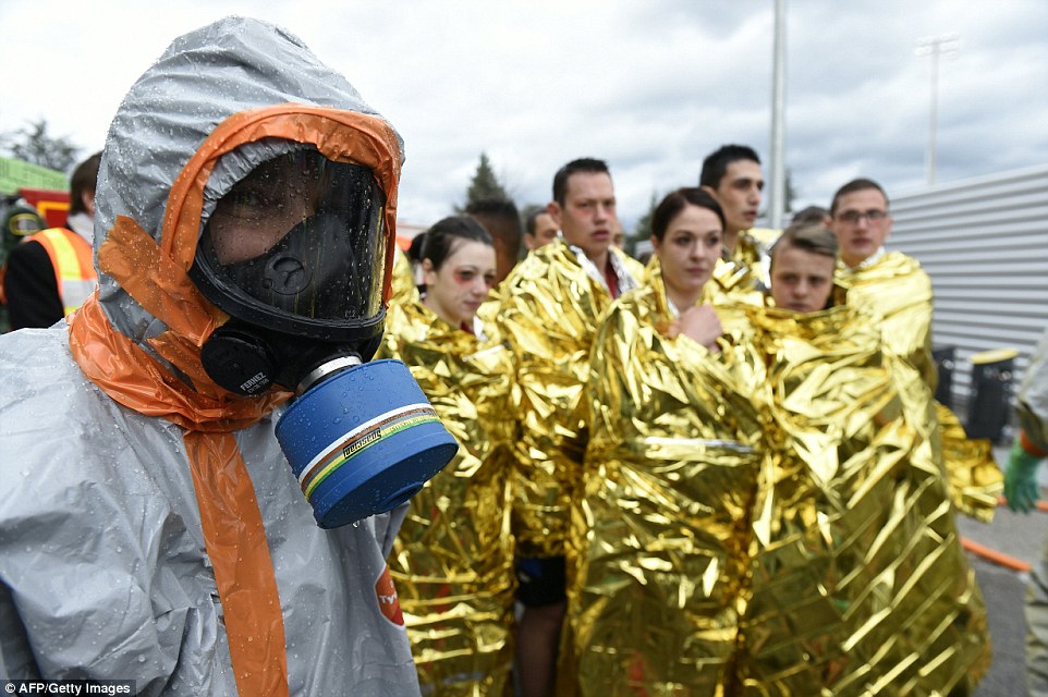 Gli spettri sugli Europei di Francia Simulazione di un attacco chimico