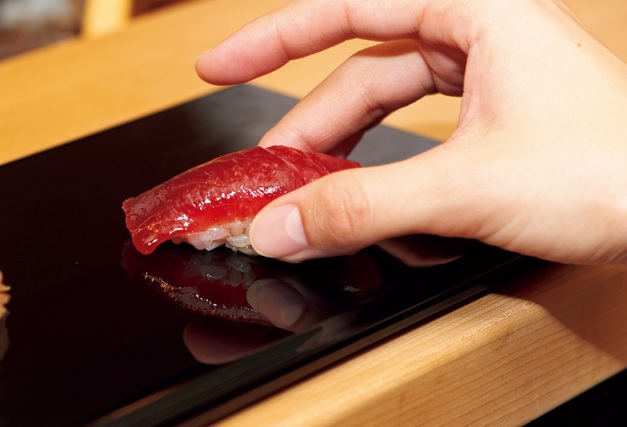 Le 12 regole per mangiare il sushi secondo il giappo migliore al mondo