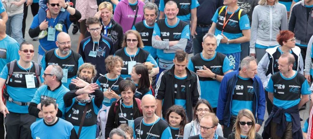 La Camminata della gente vista con gli occhi dei bambini