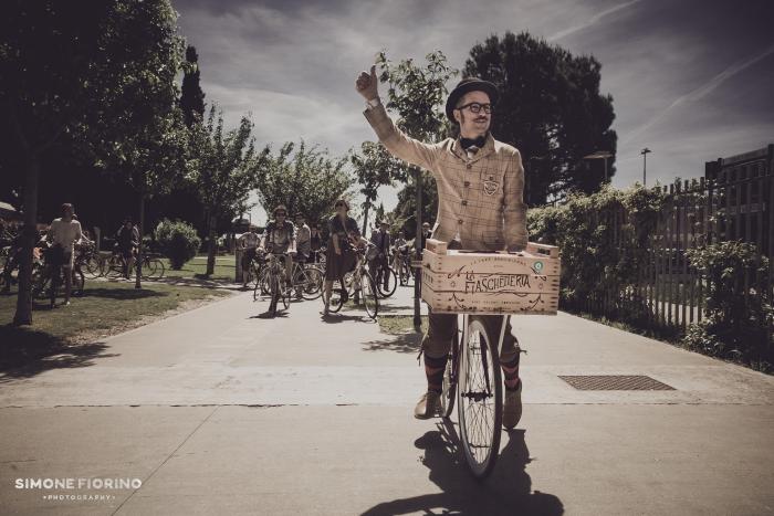 M_dressy-ride-2015-ciclisti-old-fashioned-bergamo-e-critical-mass_19