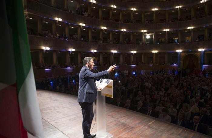 Il premier Renzi al Teatro Sociale raccontato da uno che ci è andato