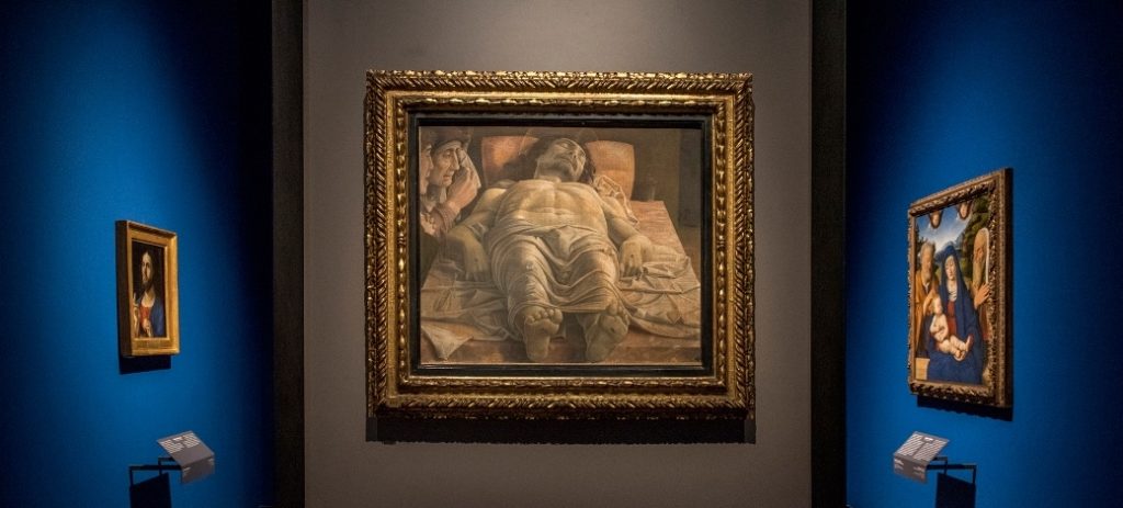 Il nuovo allestimento a Brera del Cristo morto del Mantegna