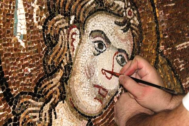 Appare nella Basilica della Natività il settimo angelo di Betlemme