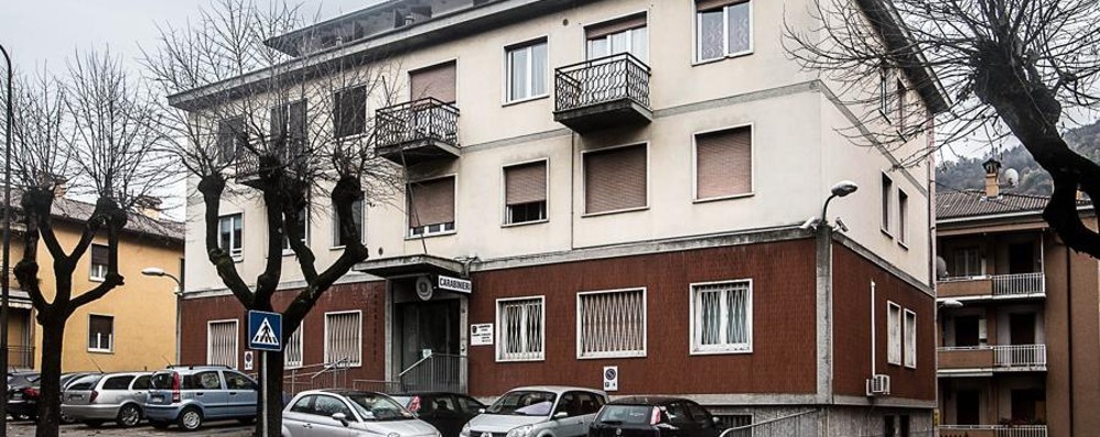 Il bar è chiuso ma loro restano fuori a festeggiare: 41 multe da 400 euro l’una