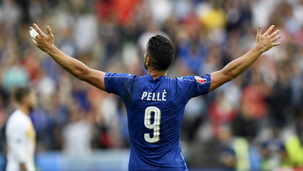 Italy's forward Pelle celebrate scoring the second and winning goal for Italy in the Euro 2016 round of 16 football match between Italy and Spain at the Stade de France stadium in Saint-Denis, near Paris, on June 27, 2016. / AFP / MARTIN BUREAU (Photo credit should read MARTIN BUREAU/AFP/Getty Images)