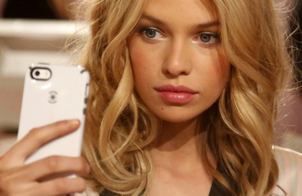 stella maxwell victoria secret fashion show