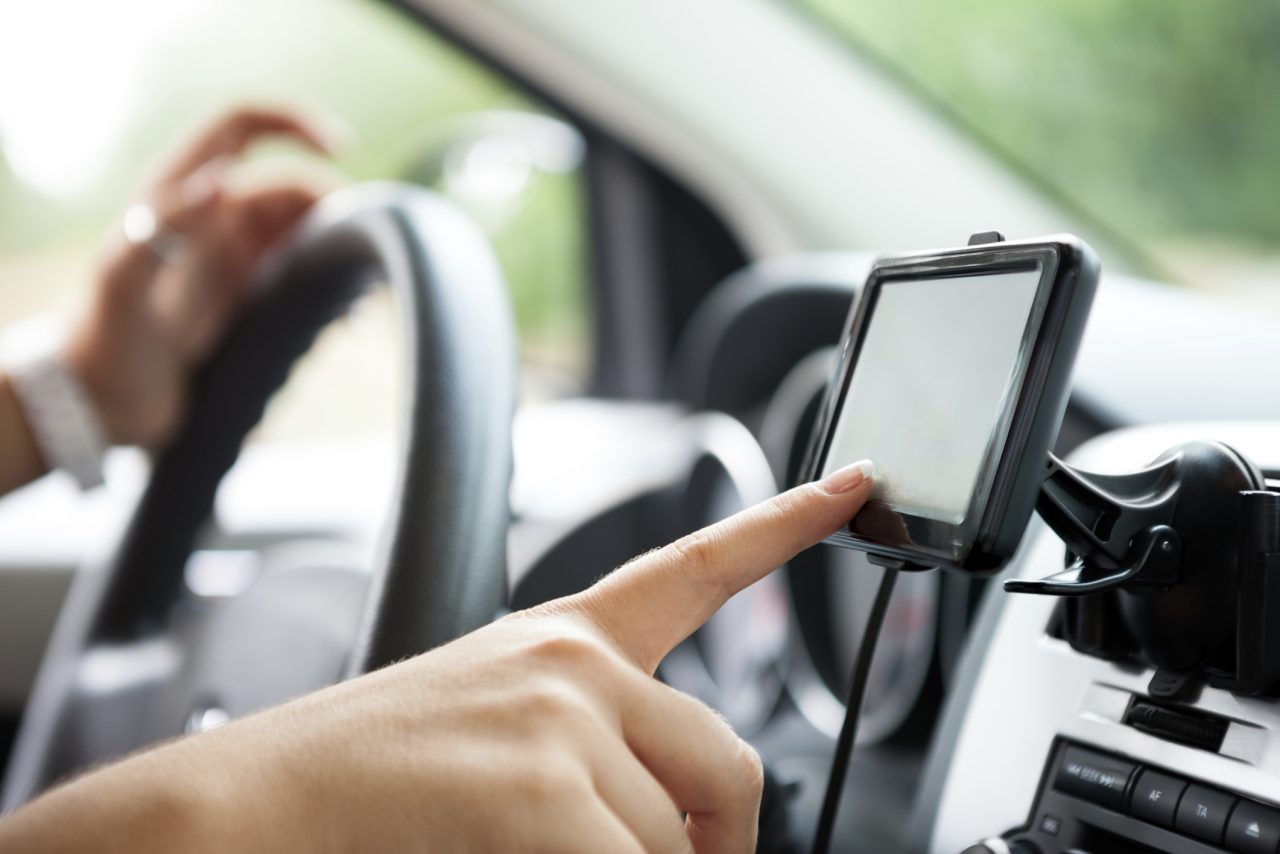 Dialogo in 10 frasi tra il navigatore e una bergamasca al volante