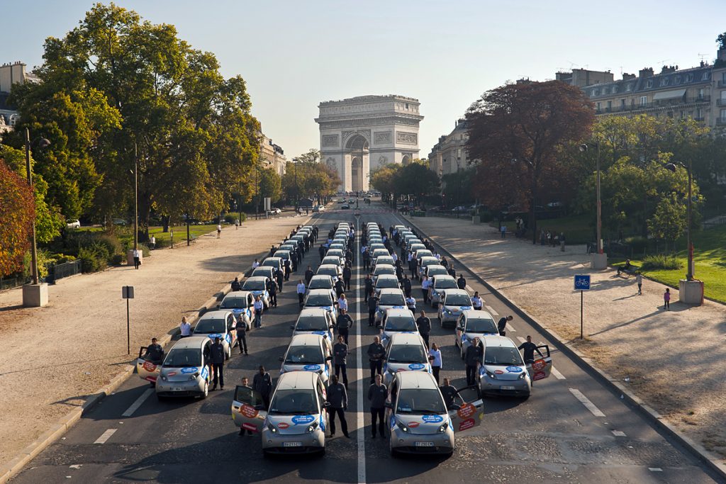 autolib-electric-car-sharing-scheme-Paris-France-Arc-Triumph-SGB-em