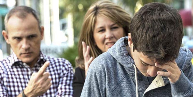 Nè duri nè mollaccioni coi figli Siate “genitori nella media”