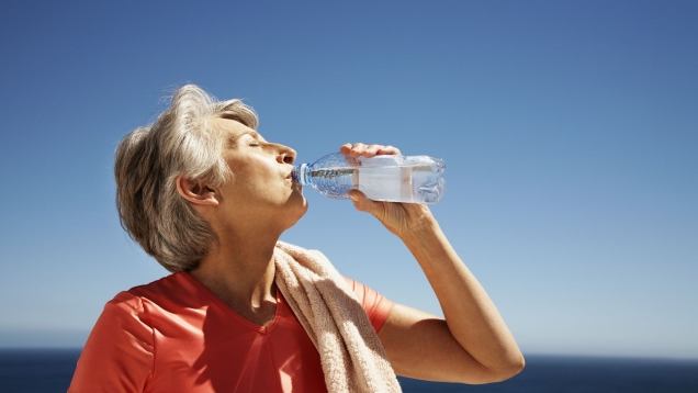 10 regole salva-vita contro il caldo per chi non è più giovanissimo