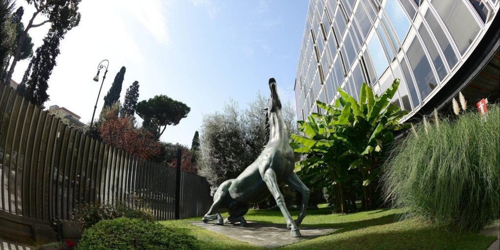 La questione dei super stipendi RAI (ma il vero problema è un altro)