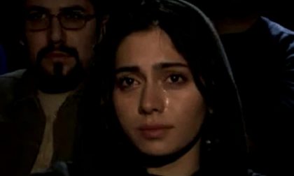 I volti delle donne iraniane che guardano Romeo e Giulietta