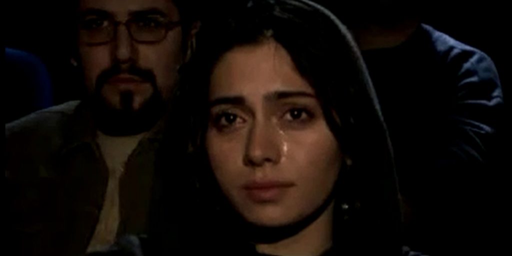I volti delle donne iraniane che guardano Romeo e Giulietta