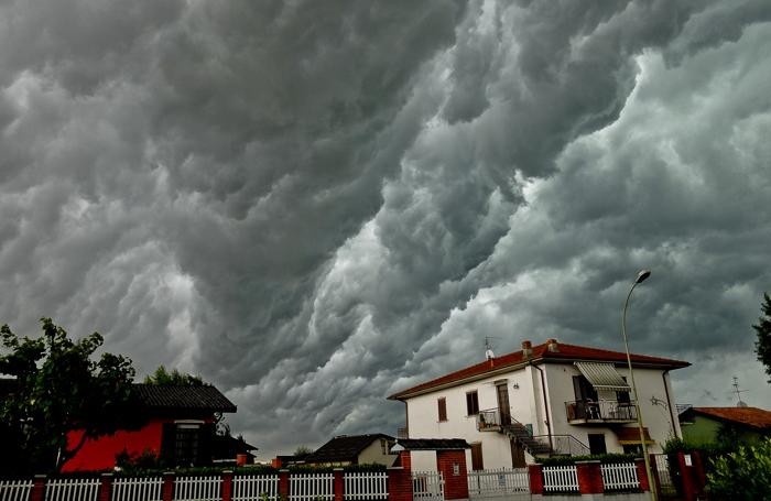 temporali-allerta-della-regionepianura-a-forte-rischio-video_5a4f3324-1413-11e5-bed1-12aa9c717bef_700_455_big_story_linked_ima