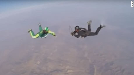 Luke, quel matto che si è buttato da 7.620 metri senza paracadute