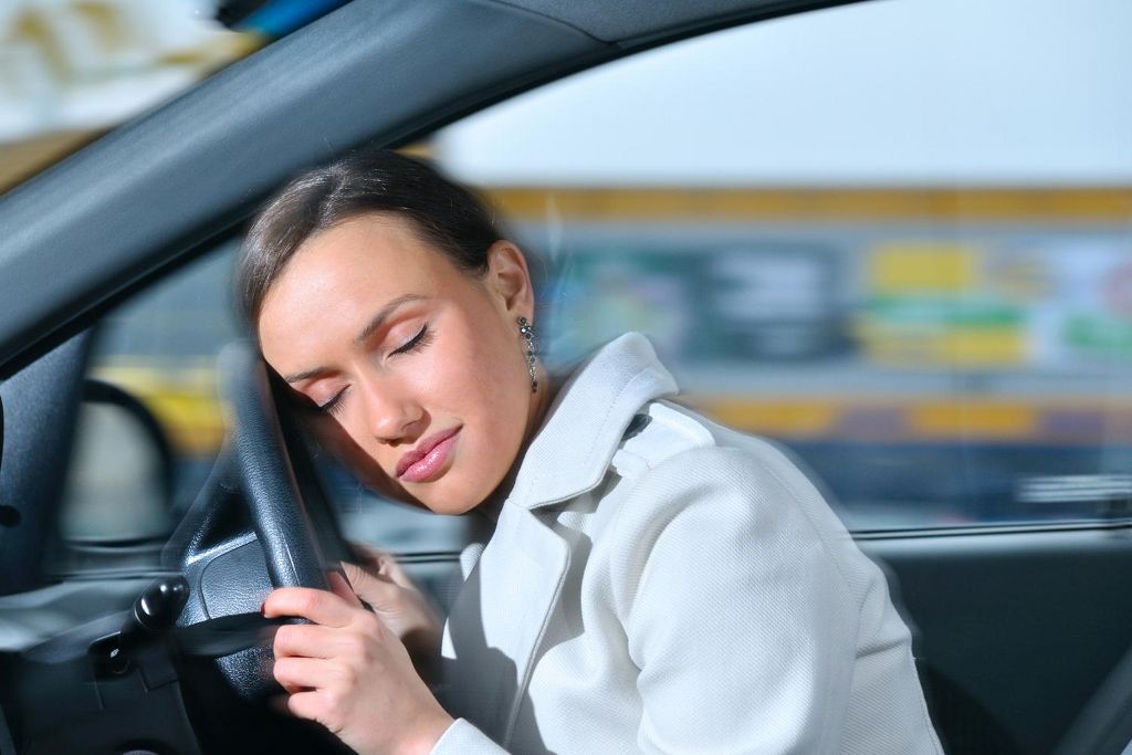 5 importanti regole da seguire contro i colpi di sonno al volante