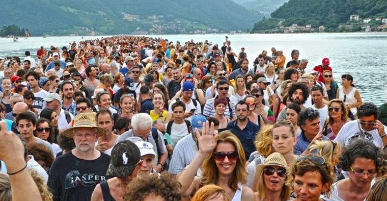 iseo pieno di gente