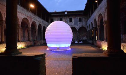 La macchina che raccoglie sogni al centro del Monastero del Carmine