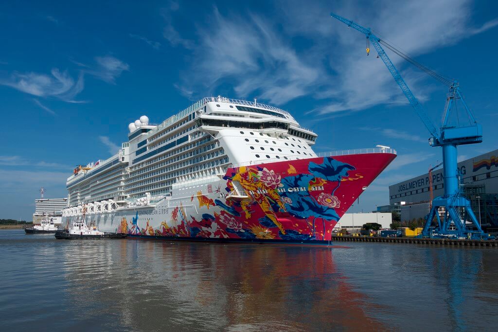 Capolavoro in legno di Tino Sana per la lussuosa Genting Dream