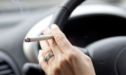 Cinque notizie che non lo erano Non è proibito fumare in auto