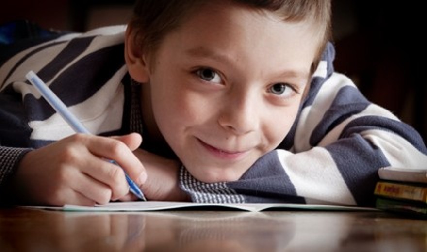 Corsivo, stampatello o touchscreen? Ecco cos’è meglio per i bambini