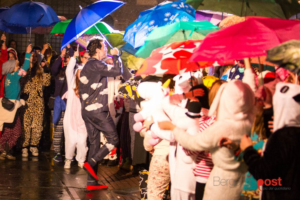 mika-pigiama-party-84