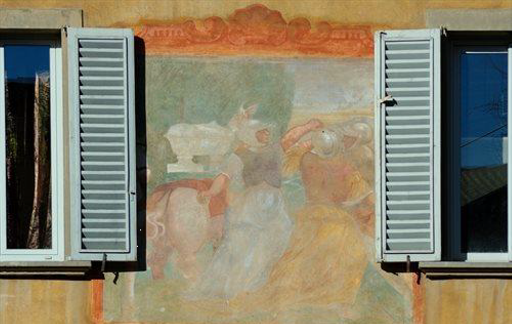 C’è un po’ di Orlando Furioso sulle facciate antiche di Città Alta