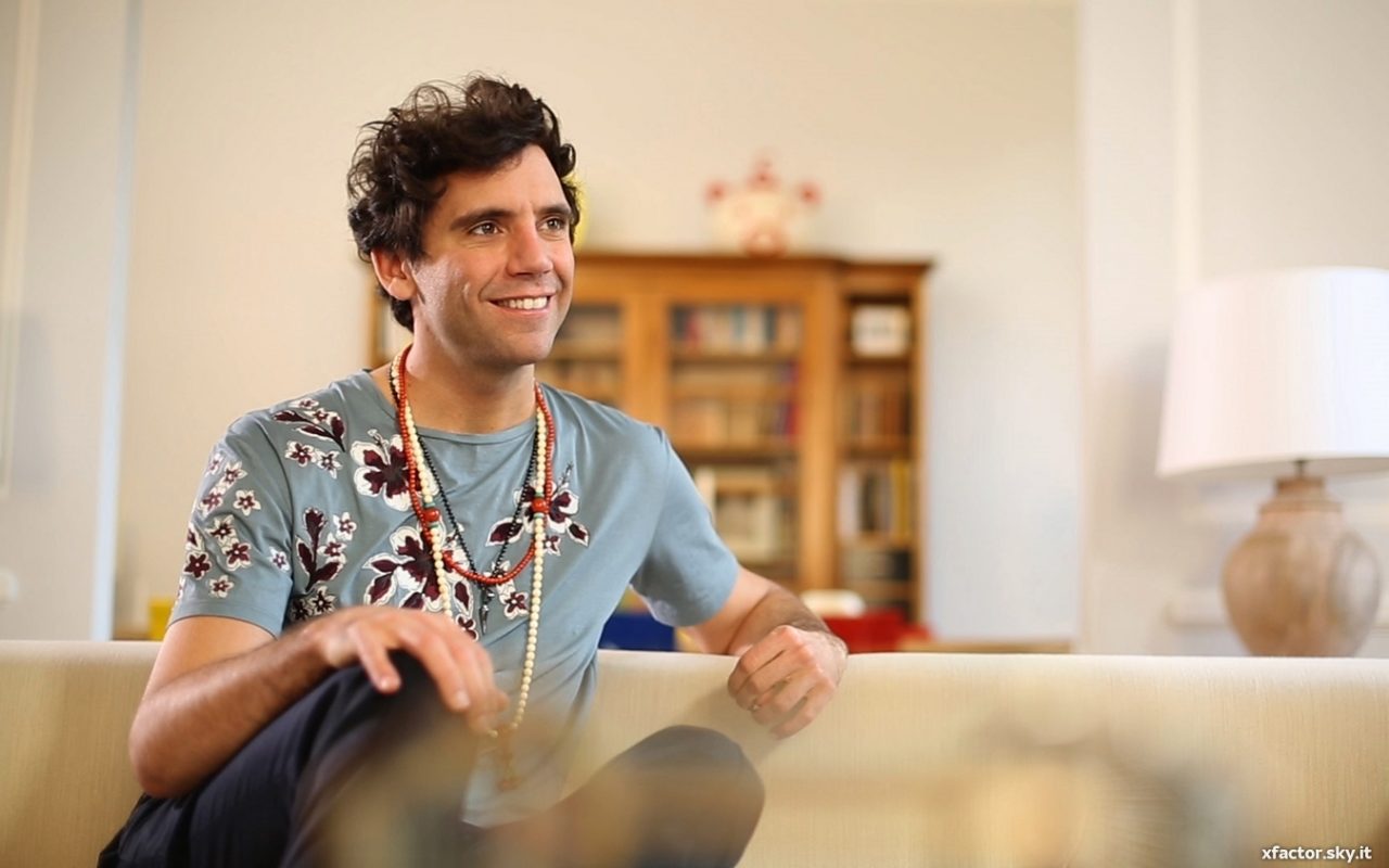 Perché Mika ha deciso di fare un pigiama party in Piazza Vecchia