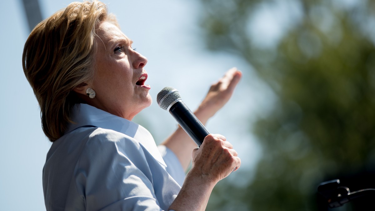 Hillary indagata da un bergamasco (enigma americano, dice Bergamini)