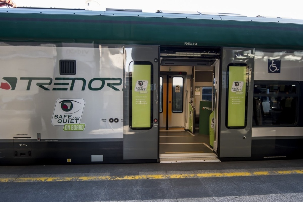 Vagone anti-aggressione di Trenord dotato di telecamere e pulsanti Sos
