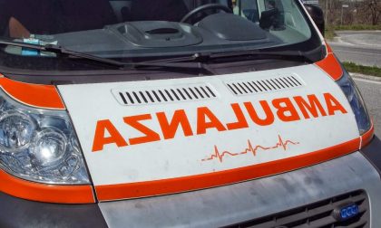 Schianto in scooter contro un’auto a Cisano, 40enne muore in ambulanza