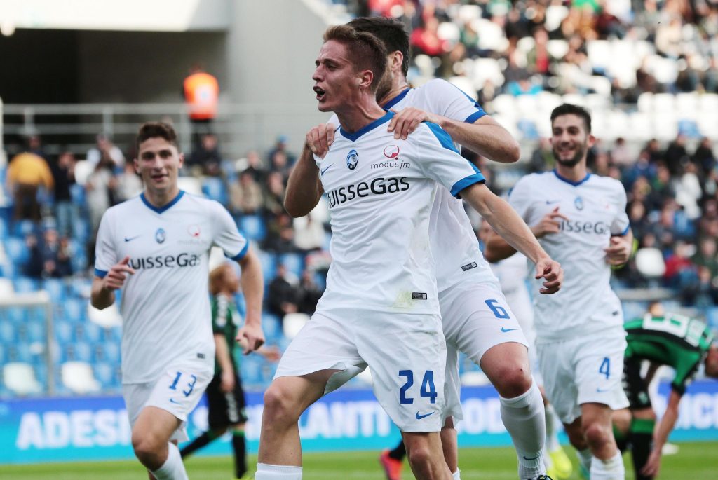 Atalanta's Andrea Conti jubilates with his teammates after scoring the goal during the Italian Serie A soccer match US Sassuolo vs Atalanta at Mapei Stadium in Reggio Emilia,Italy, 6 November 2016.ANSA/ELISABETTA BARACCHI