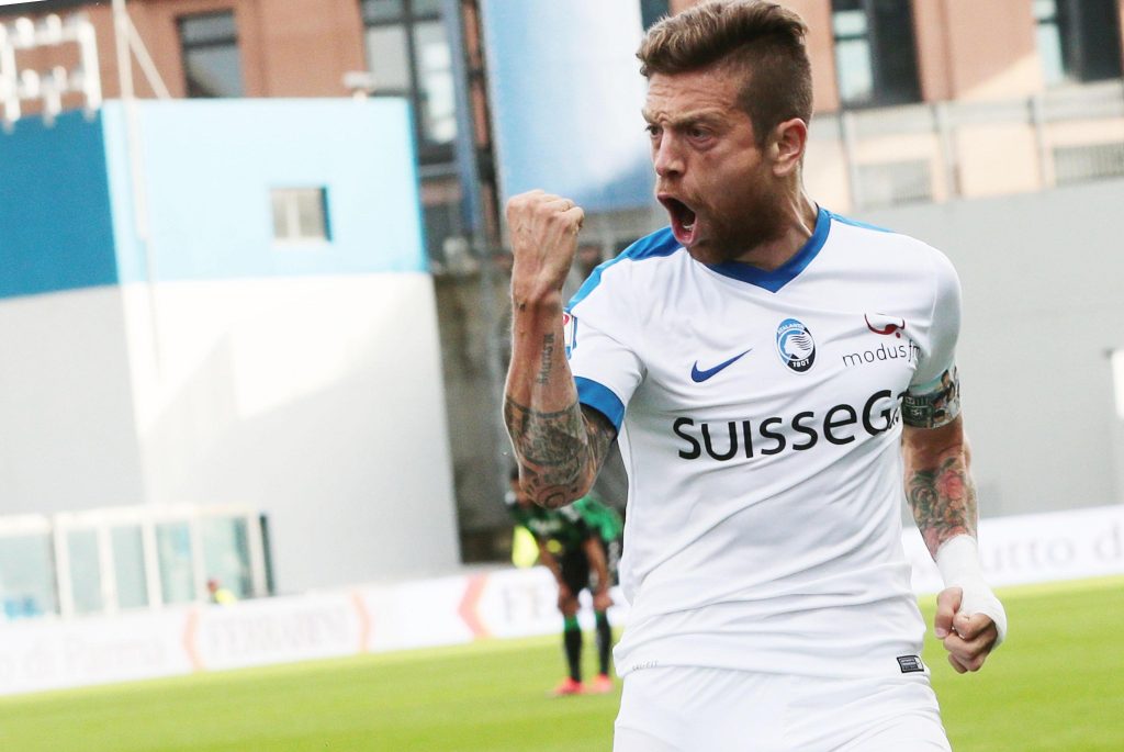 Atalanta's Alejandro Gomez jubilates after scoring the goal during the Italian Serie A soccer match US Sassuolo vs Atalanta at Mapei Stadium in Reggio Emilia,Italy, 6 November 2016.ANSA/ELISABETTA BARACCHI