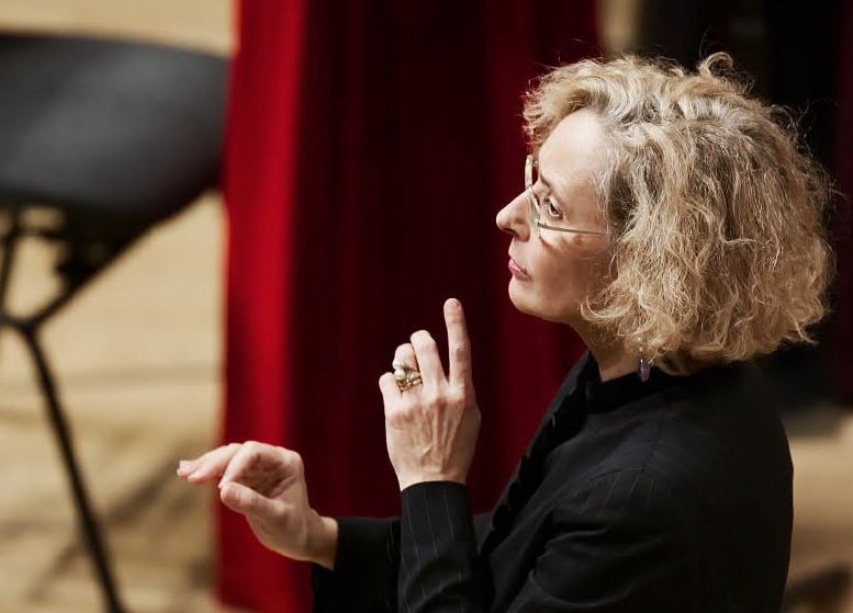 Erina Gambarini, la bergamasca che incanta e fa cantare Milano