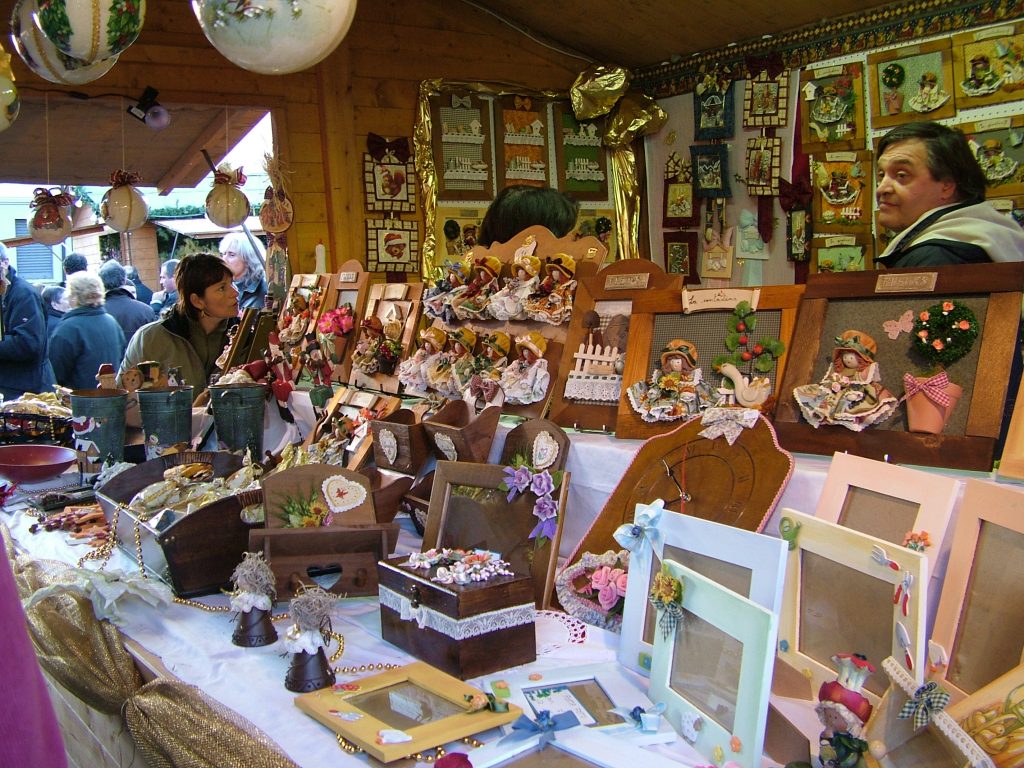 Mini presepi, strenne, zampogne Casette di Natale (già) alla carica