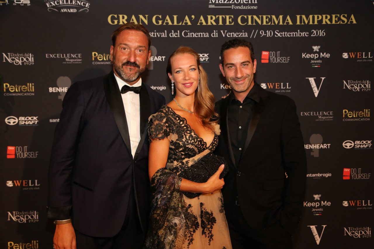 Da Gerry Scotti a Andy Warhol Mostra di Ludmilla Radchenko